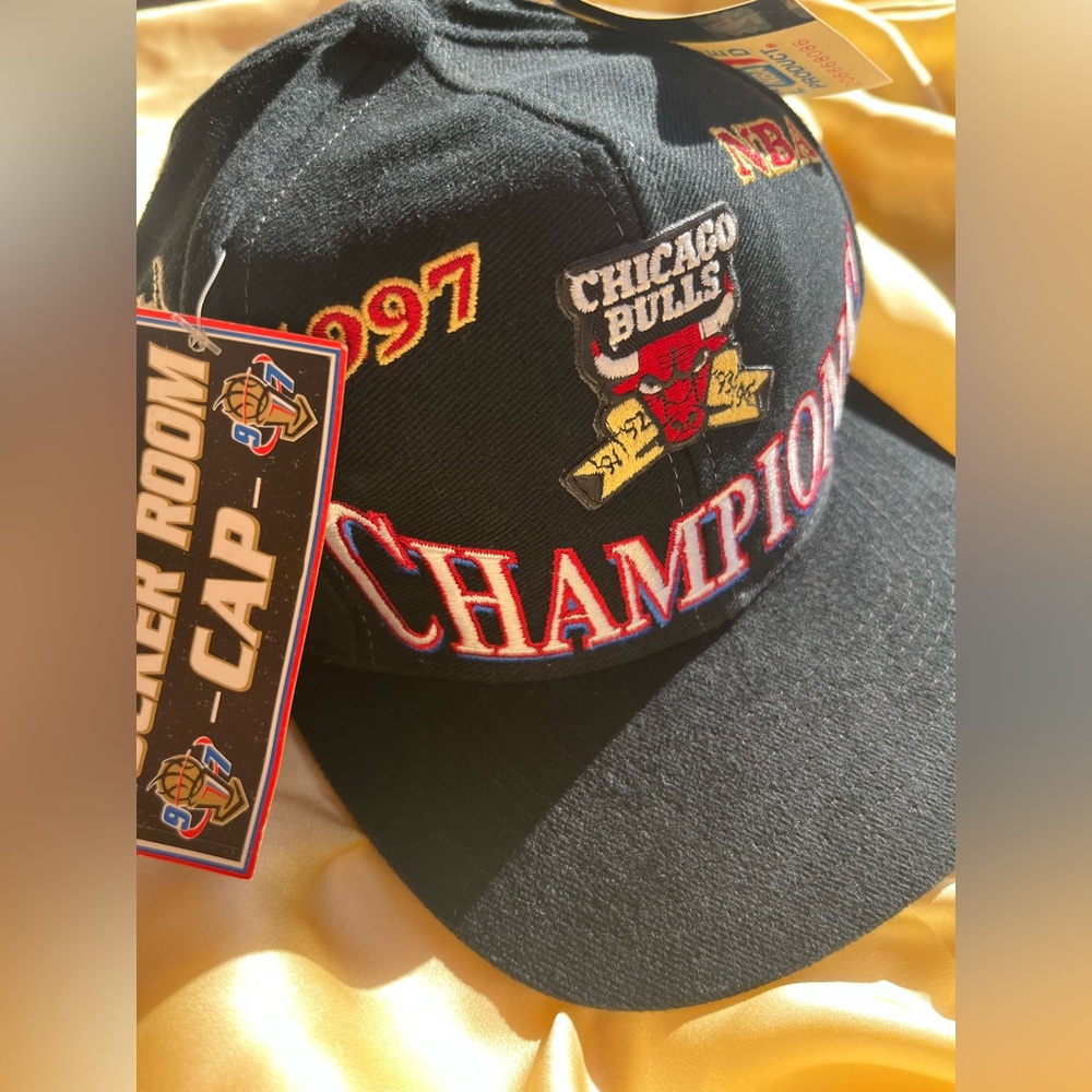 NBA 1997 Chicago Bulls Black Champions Embroidered Hat with Red and Gold Accents - Picture 3 of 6